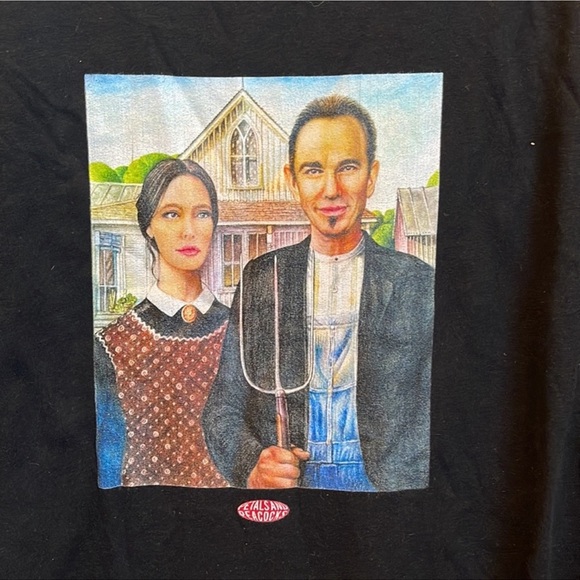 NEW Petals and Peacocks Graphic Tee Size X-Large - Picture 2 of 4